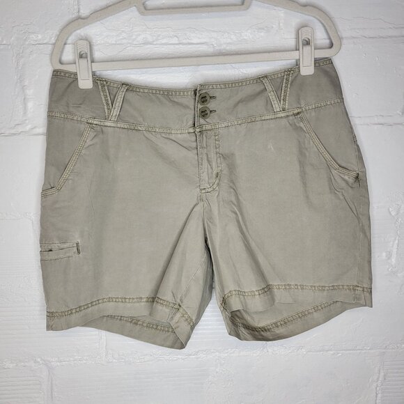 Columbia Women's Size 12 Shorts Tan Khaki - Picture 1 of 4